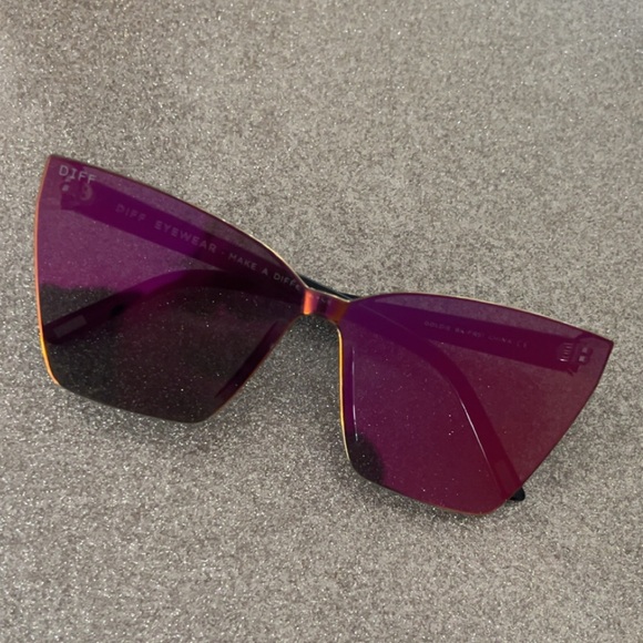 DIFF Goldie XS Sunglasses with Case main image 7